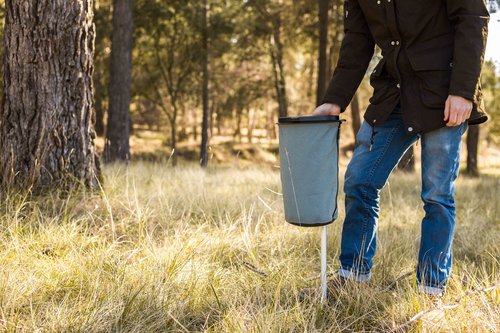 Flextrash prullenbak in het bos, altijd makkelijk mee op pad! 